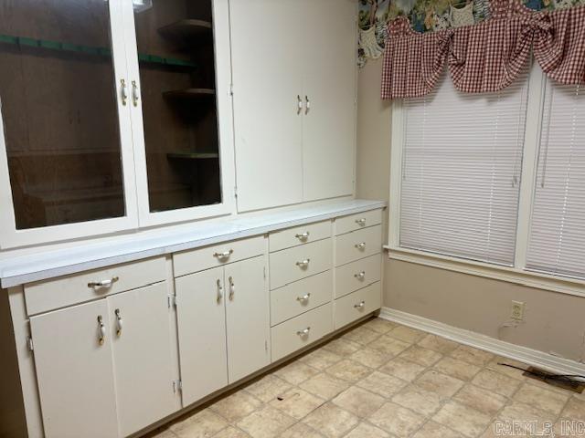 707 E Padgett, El Dorado, AR 71730 - detailed view of baseboards