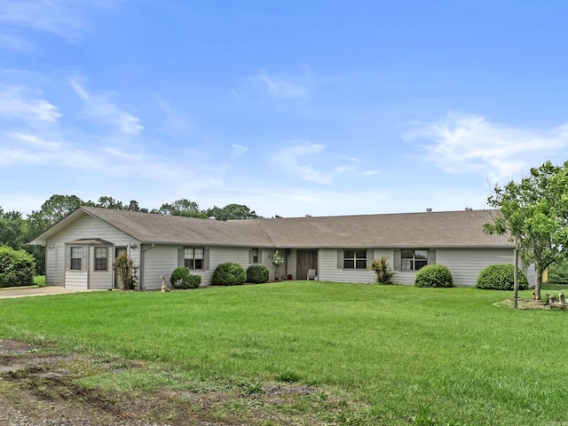 105 Traci Ln, Heber Springs, AR 72543 - ranch-style home with a front lawn and a shingled roof