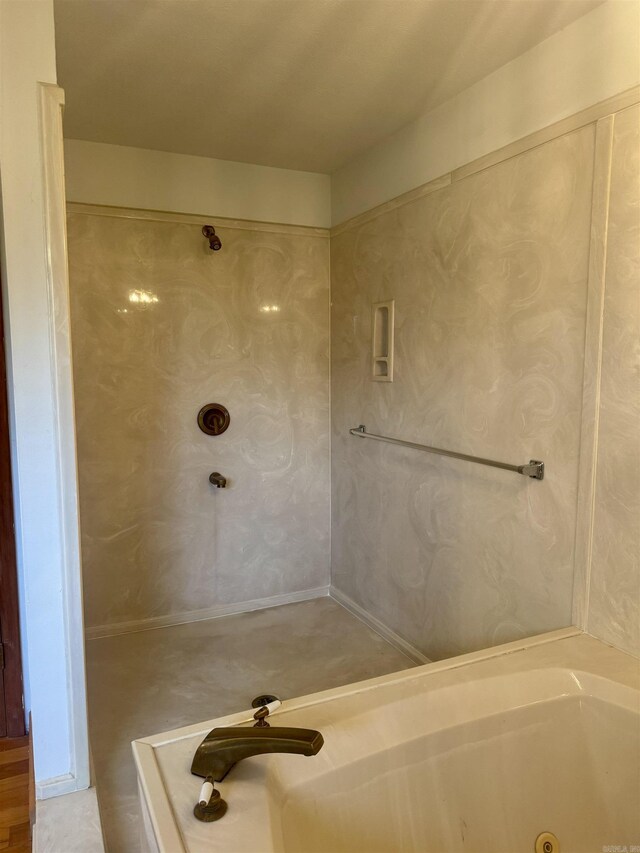 105 Traci Ln, Heber Springs, AR 72543 - full bathroom with a whirlpool tub