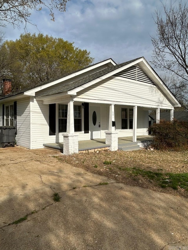 601 N Hickory, Searcy, AR 72143 - view of front facade featuring covered porch and a chimney