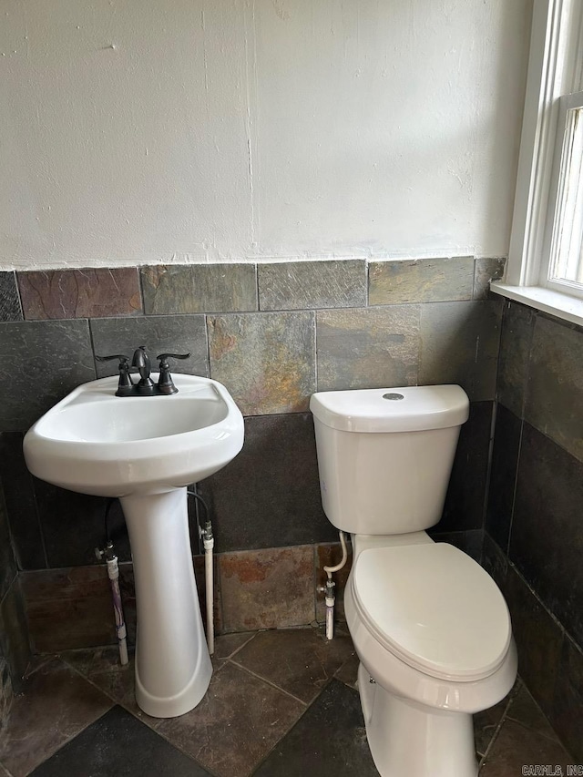 601 N Hickory, Searcy, AR 72143 - half bath featuring tile walls, toilet, wainscoting, and stone finish flooring
