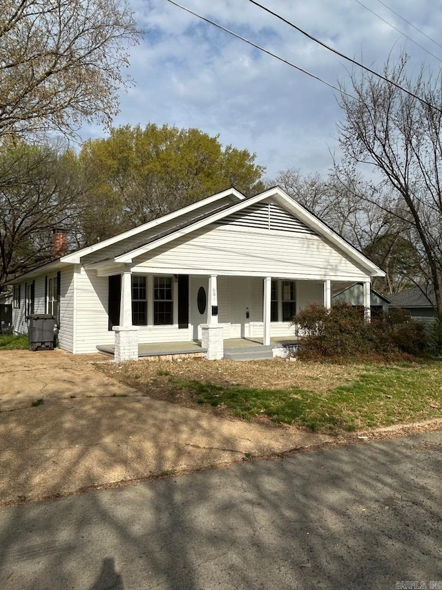 601 N Hickory, Searcy, AR 72143 - view of front of house featuring a porch and a chimney