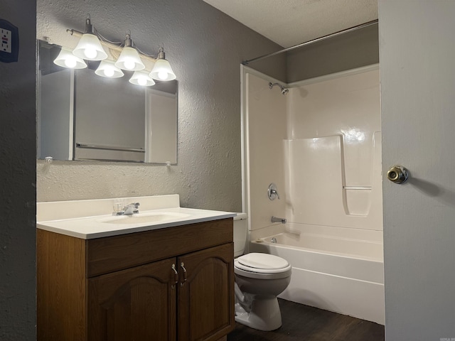 802 Desoto Pl, Benton, AR 72015 - full bath featuring a textured wall, wood finished floors, toilet, vanity, and bathtub / shower combination