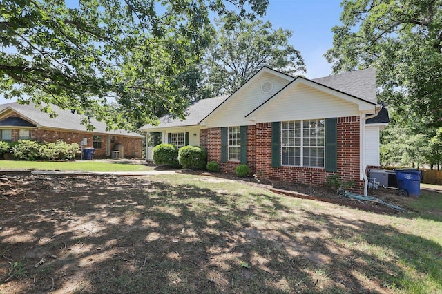 19 Golden Oaks Cv, Maumelle, AR 72113 - single story home with brick siding, a front yard, and a shingled roof
