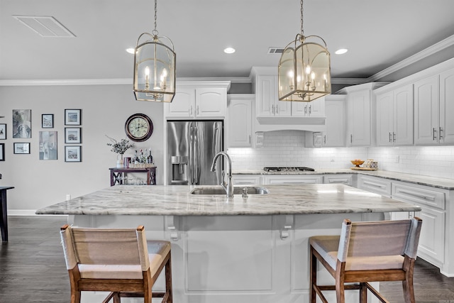 9224 Meadow Gardens Cir, Sherwood, AR 72120 - kitchen with stainless steel appliances, a chandelier, a sink, crown molding, and a kitchen bar