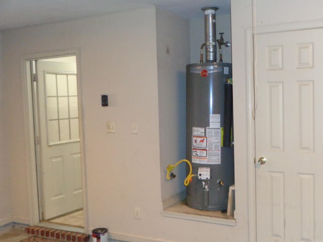 6 Jack Nicklaus Cv, Little Rock, AR 72210 - utility room with water heater