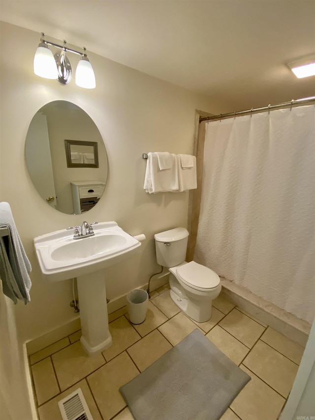 816 N Polk, Little Rock, AR 72205 - bathroom with toilet, tile patterned flooring, and a shower with curtain