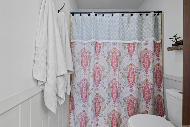 50 Heritage Park Cir, North Little Rock, AR 72116 - bathroom with toilet and a shower with shower curtain