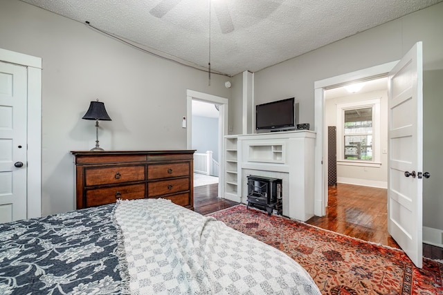321 Hazel St, Hot Springs, AR 71901 - bedroom featuring wood finished floors, a textured ceiling, and baseboards