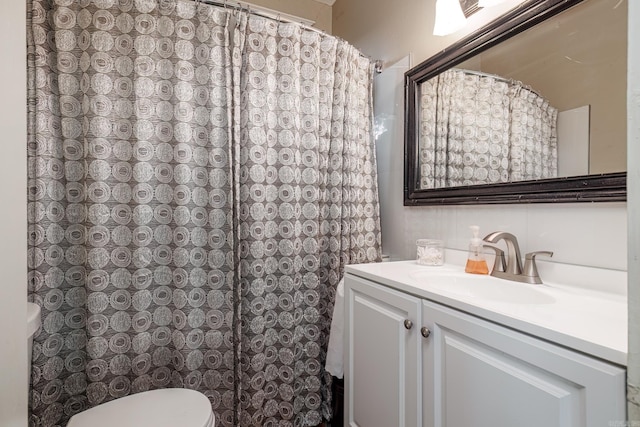 321 Hazel St, Hot Springs, AR 71901 - bathroom with toilet, vanity, and curtained shower