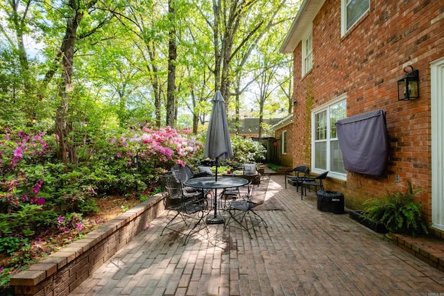 148 Pleasant Valley Dr, Little Rock, AR 72212 - view of patio with outdoor dining area