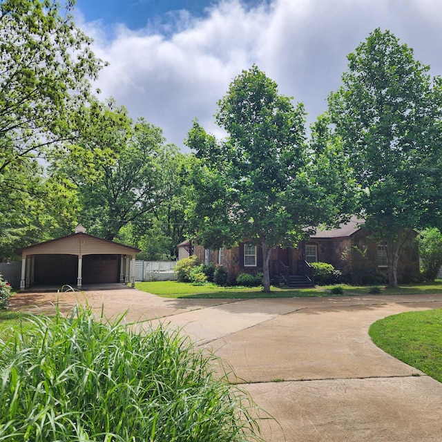 1000 Gum Springs Rd, Searcy, AR 72143 - view of front facade featuring an outdoor structure and concrete driveway