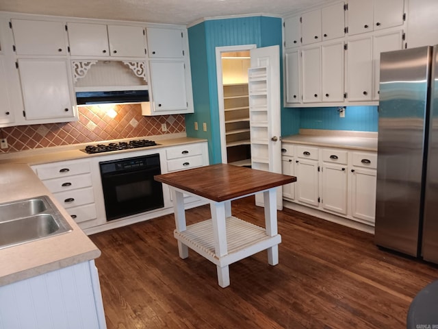 1000 Gum Springs Rd, Searcy, AR 72143 - kitchen with black oven, freestanding refrigerator, gas stovetop, a sink, and dark wood-type flooring