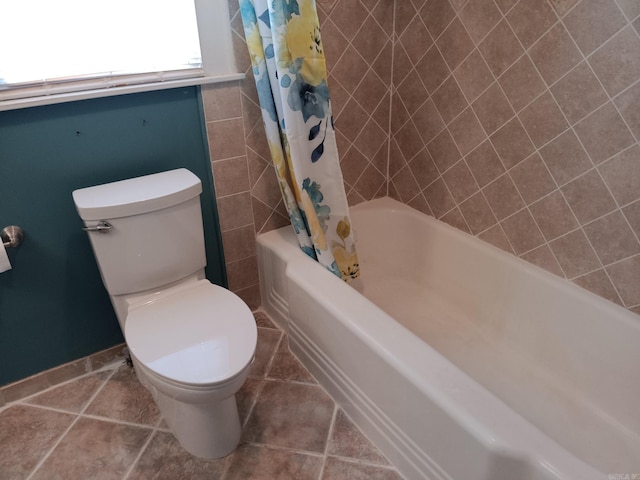 1000 Gum Springs Rd, Searcy, AR 72143 - full bathroom featuring toilet, tile patterned flooring, and shower / bath combo with shower curtain