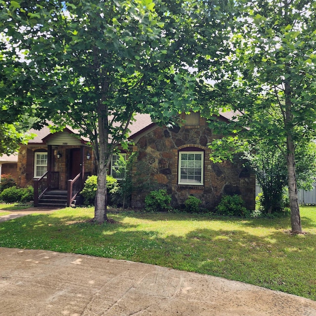 1000 Gum Springs Rd, Searcy, AR 72143 - view of front of house featuring stone siding and a front yard