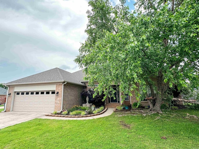 6 Palmer Ct, Searcy, AR 72143 - view of front facade featuring brick siding, an attached garage, a front yard, driveway, and roof with shingles
