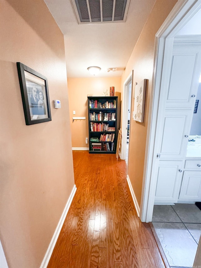 6 Palmer Ct, Searcy, AR 72143 - hall with wood finished floors and baseboards