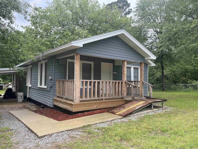 1026 Wilson St, Malvern, AR 72104 - view of front facade with covered porch