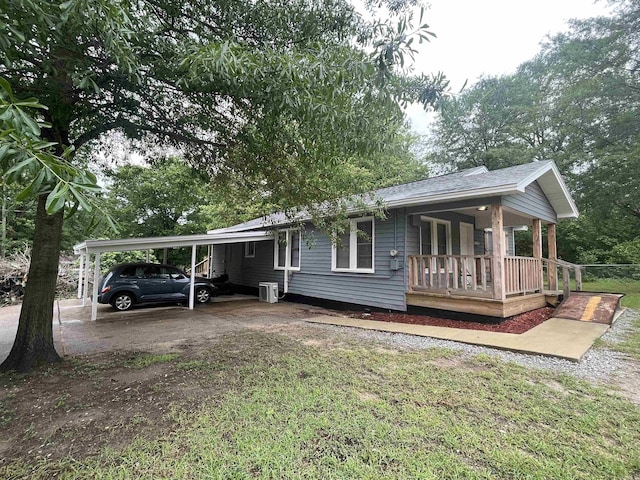 1026 Wilson St, Malvern, AR 72104 - view of front facade featuring a porch and an attached carport