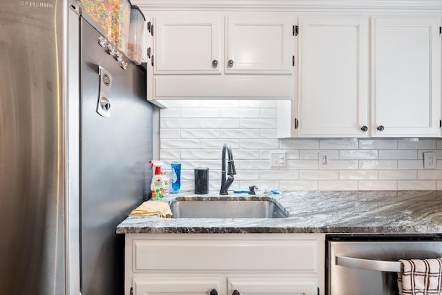 40 High Timber Dr, Maumelle, AR 72113 - kitchen featuring stainless steel appliances, a sink, decorative backsplash, and white cabinetry