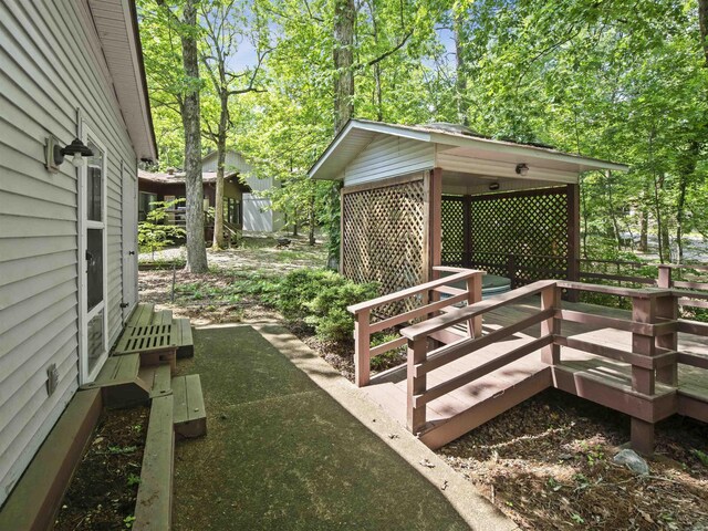6 Sierra Ln, Hot Springs Village, AR 71909 - view of yard with a deck