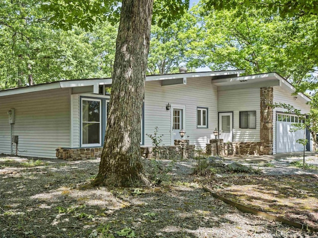 6 Sierra Ln, Hot Springs Village, AR 71909 - view of front of property featuring a garage
