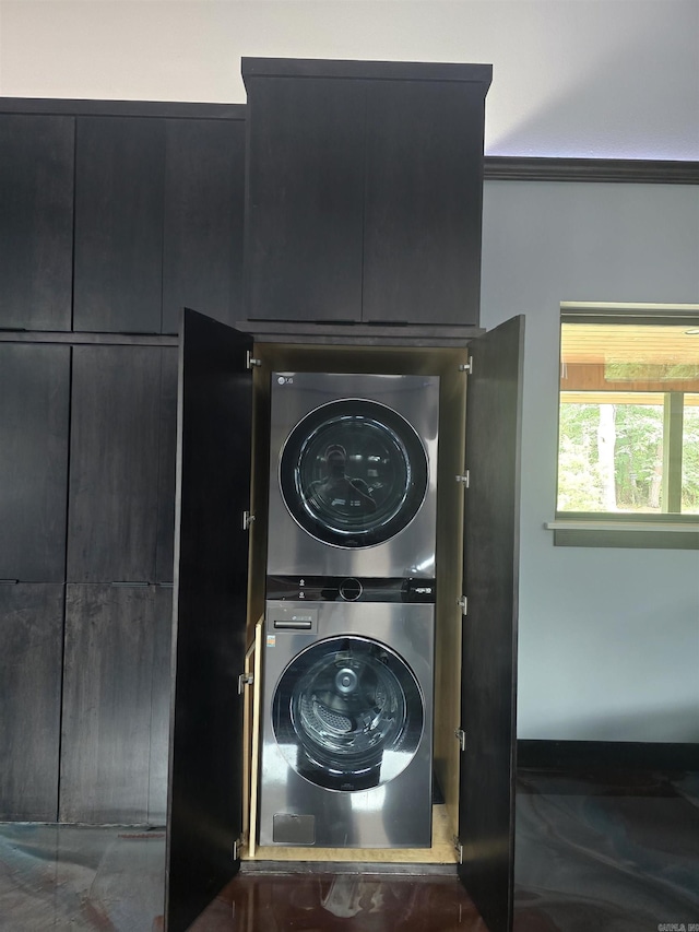 7 Driftwood Ln, Heber Springs, AR 72543 - laundry area featuring stacked washer / drying machine