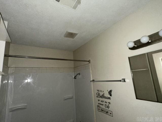3509 Arapaho Trl, Little Rock, AR 72209 - full bathroom featuring a shower