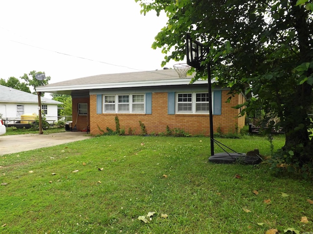 1020 Pioneer Rd, Searcy, AR 72143 - view of front facade with brick siding and a front lawn