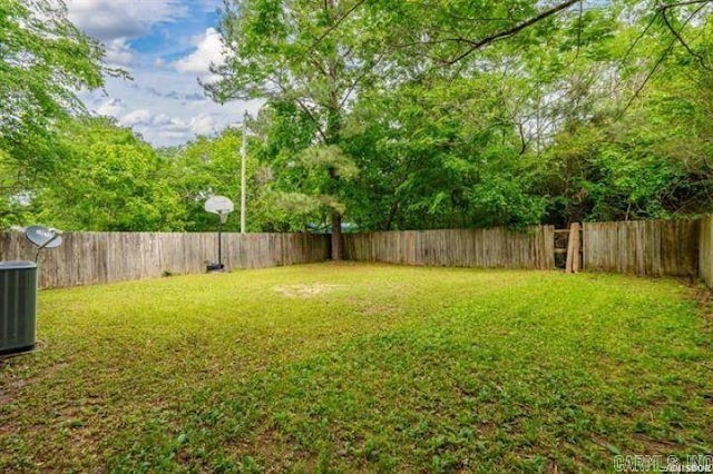 503 Westpine Dr, Hot Springs, AR 71913 - view of yard featuring central AC