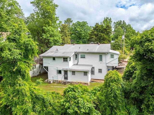 169 Crest St, Hot Springs, AR 71901 - rear view of house with entry steps and a deck