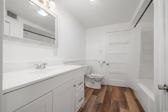 169 Crest St, Hot Springs, AR 71901 - bathroom featuring wood finished floors, toilet, vanity, and wainscoting