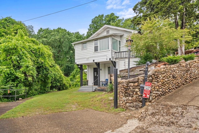 169 Crest St, Hot Springs, AR 71901 - view of front facade featuring a front lawn