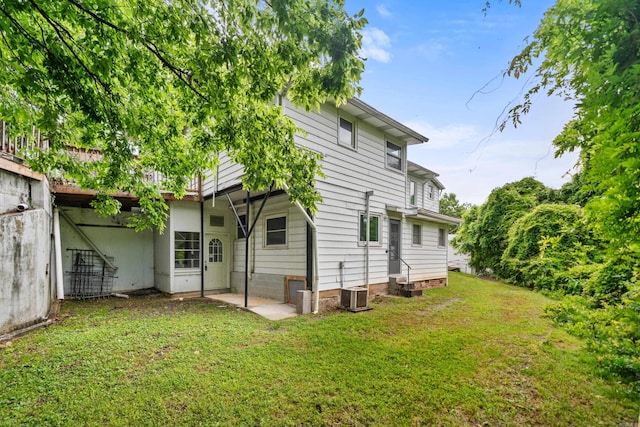 169 Crest St, Hot Springs, AR 71901 - rear view of house with a lawn