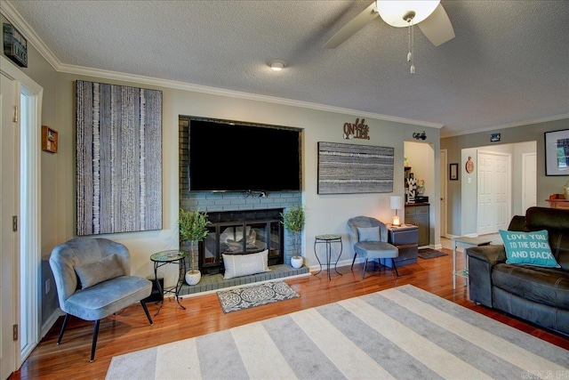 1201 Airport Rd Unit C12, Hot Springs, AR 71913 - living room featuring wood finished floors, a textured ceiling, a ceiling fan, crown molding, and baseboards