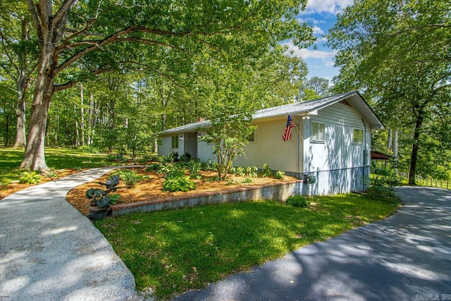 9425 Hogue Rd, Mabelvale, AR 72103 - view of side of home featuring a yard