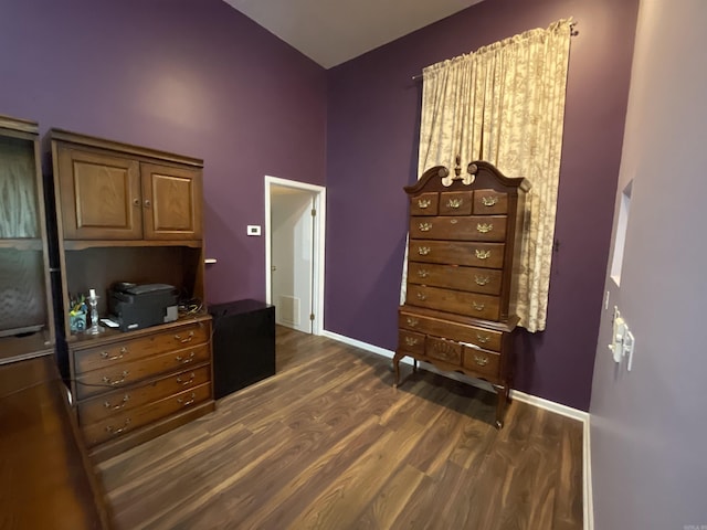 1349 Kahoka Rd, Mountain View, AR 72560 - bedroom with dark wood finished floors and baseboards