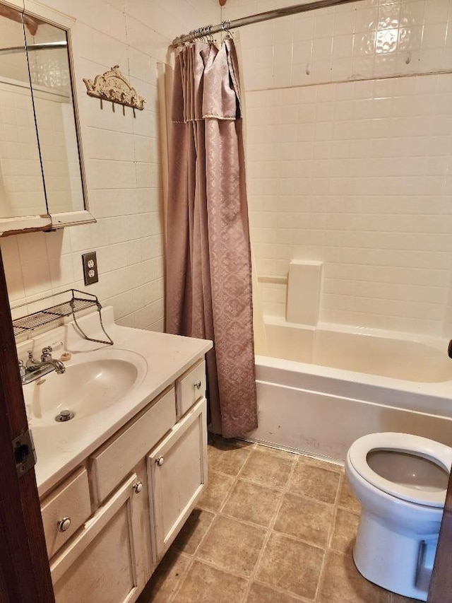 1206 S Main St, Leachville, AR 72438 - full bath featuring toilet, shower / tub combo with curtain, and vanity