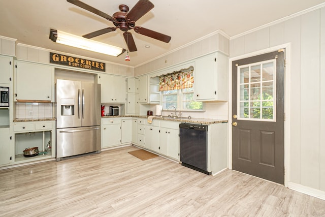 1002 N Bradley Ave, El Dorado, AR 71730 - kitchen with stainless steel appliances, crown molding, ceiling fan, light wood-style floors, and a sink