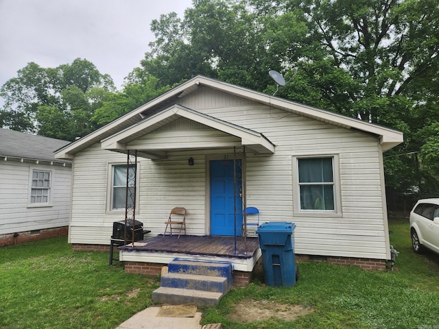 721 Fairview St, Malvern, AR 72104 - view of front of house featuring covered porch, a front lawn, and crawl space