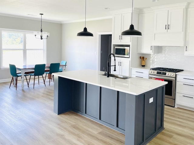 2033 Kaysen Ln, Hensley, AR 72065 - kitchen with stainless steel appliances, a sink, backsplash, light wood-type flooring, and white cabinets