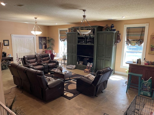 284 Grant 167077, Sheridan, AR 72150 - living area featuring a textured ceiling