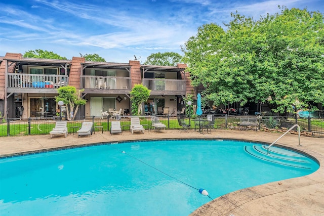 100 Discovery Bay Ln Unit 6, Hot Springs, AR 71913 - community pool featuring a patio area