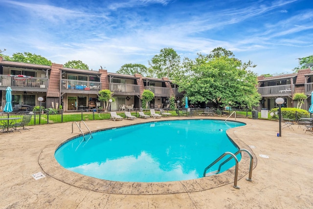 100 Discovery Bay Ln Unit 6, Hot Springs, AR 71913 - community pool featuring a patio