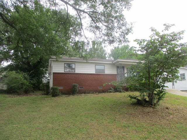 1407 E 38th St, Little Rock, AR 72206 - view of front of home featuring brick siding, crawl space, and a front yard