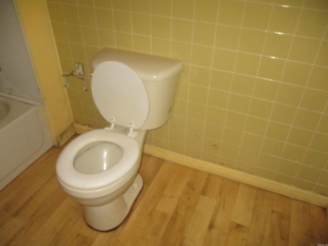 1407 E 38th St, Little Rock, AR 72206 - bathroom with wood finished floors, toilet, and baseboards