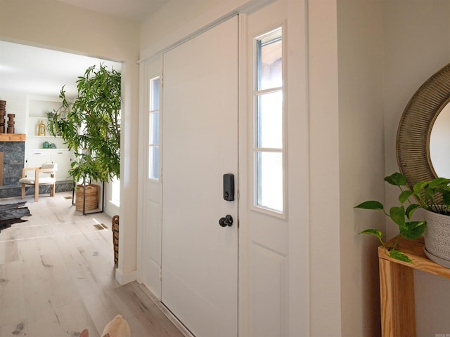 15 Brandywine Ln, Little Rock, AR 72227 - entrance foyer featuring light wood-style floors