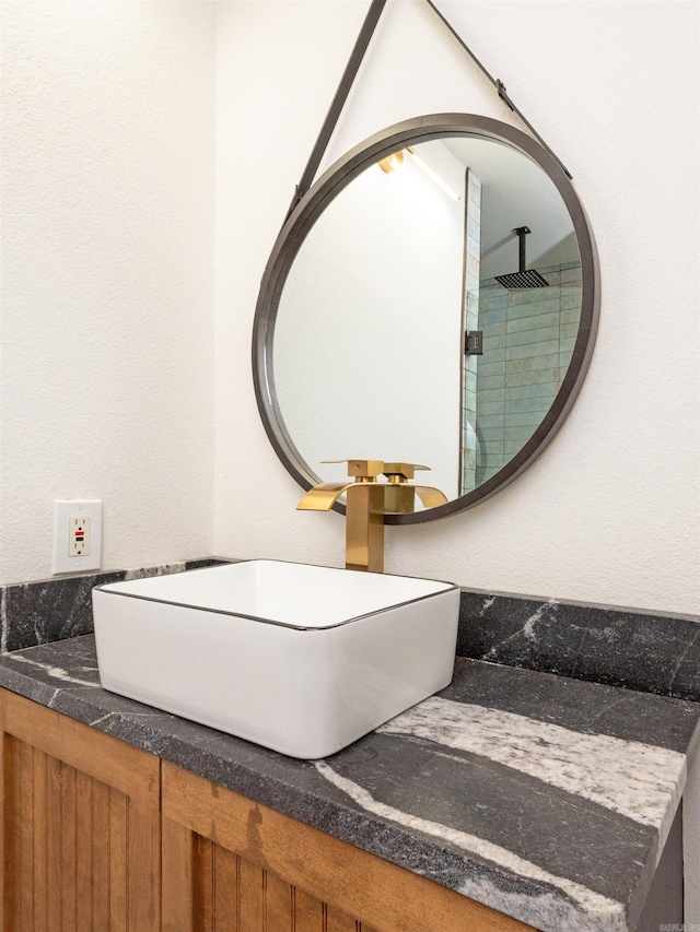 15 Brandywine Ln, Little Rock, AR 72227 - bathroom featuring a tile shower and vanity