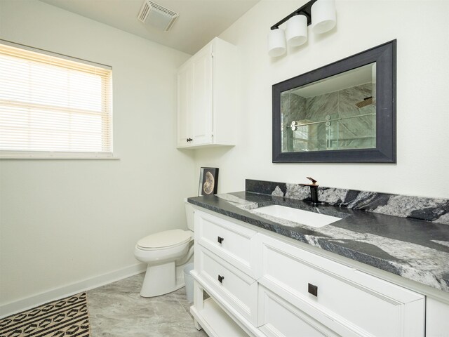 15 Brandywine Ln, Little Rock, AR 72227 - full bath featuring vanity, baseboards, a shower, and toilet