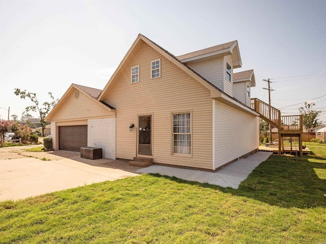 15 Brandywine Ln, Little Rock, AR 72227 - traditional home featuring an attached garage, concrete driveway, entry steps, a front yard, and stairs